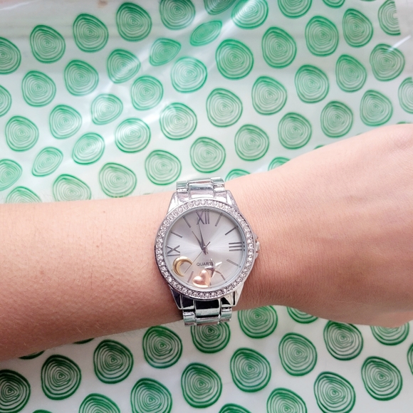 Avon Quartz Moon & Stars Roman Numerals Watch - Picture 6 of 10